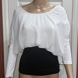 ❤️Beautiful White and Black Ruched Top